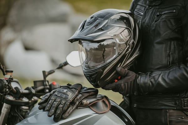 Equipamentos de segurança indispensáveis para motociclistas
